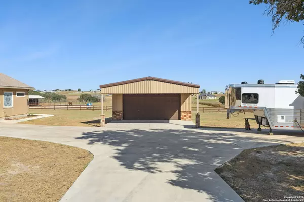 La Vernia, TX 78121-5901,131 Scenic hills