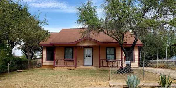 506 2nd, Cotulla, TX 78014