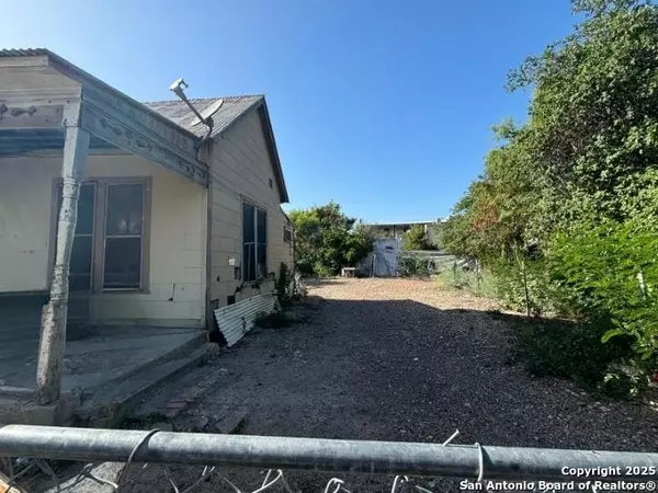 Laredo, TX 78040,1610 Lincoln St