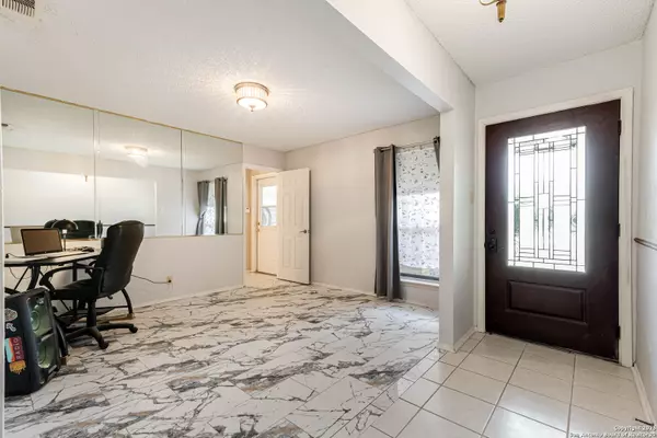 San Antonio, TX 78247,5914 Oak country