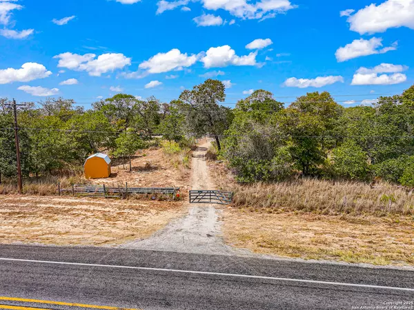 Seguin, TX 78155,914 Swallows Ln