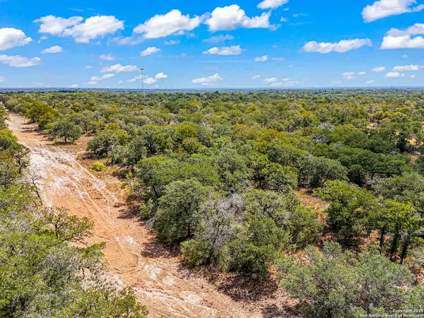 Seguin, TX 78155,914 Swallows Ln