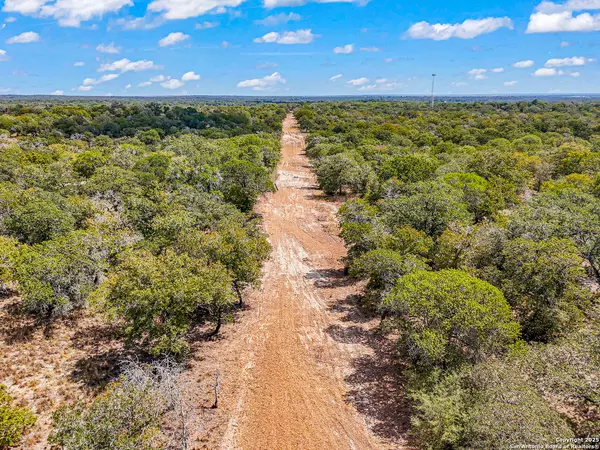 Seguin, TX 78155,914 Swallows Ln