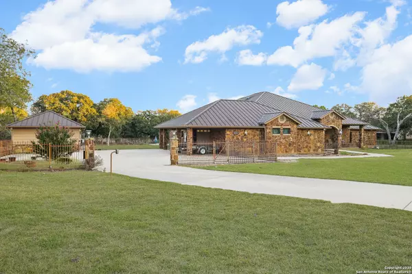 Adkins, TX 78101,584 Arbor View