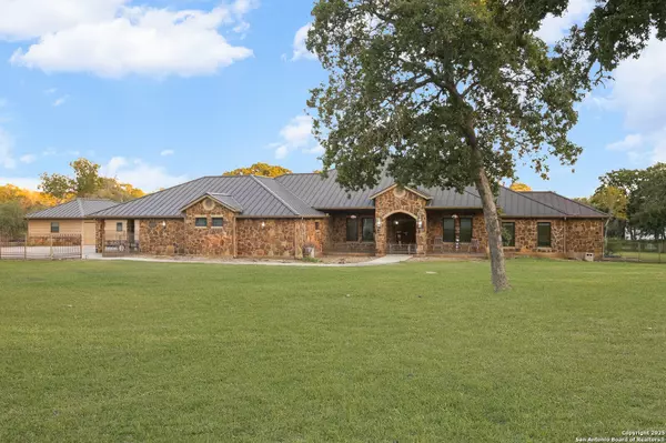 584 Arbor View, Adkins, TX 78101