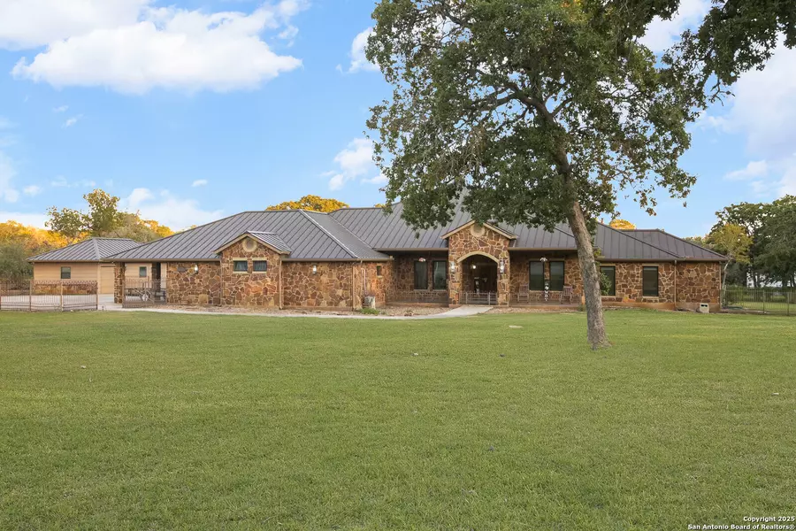584 Arbor View, Adkins, TX 78101