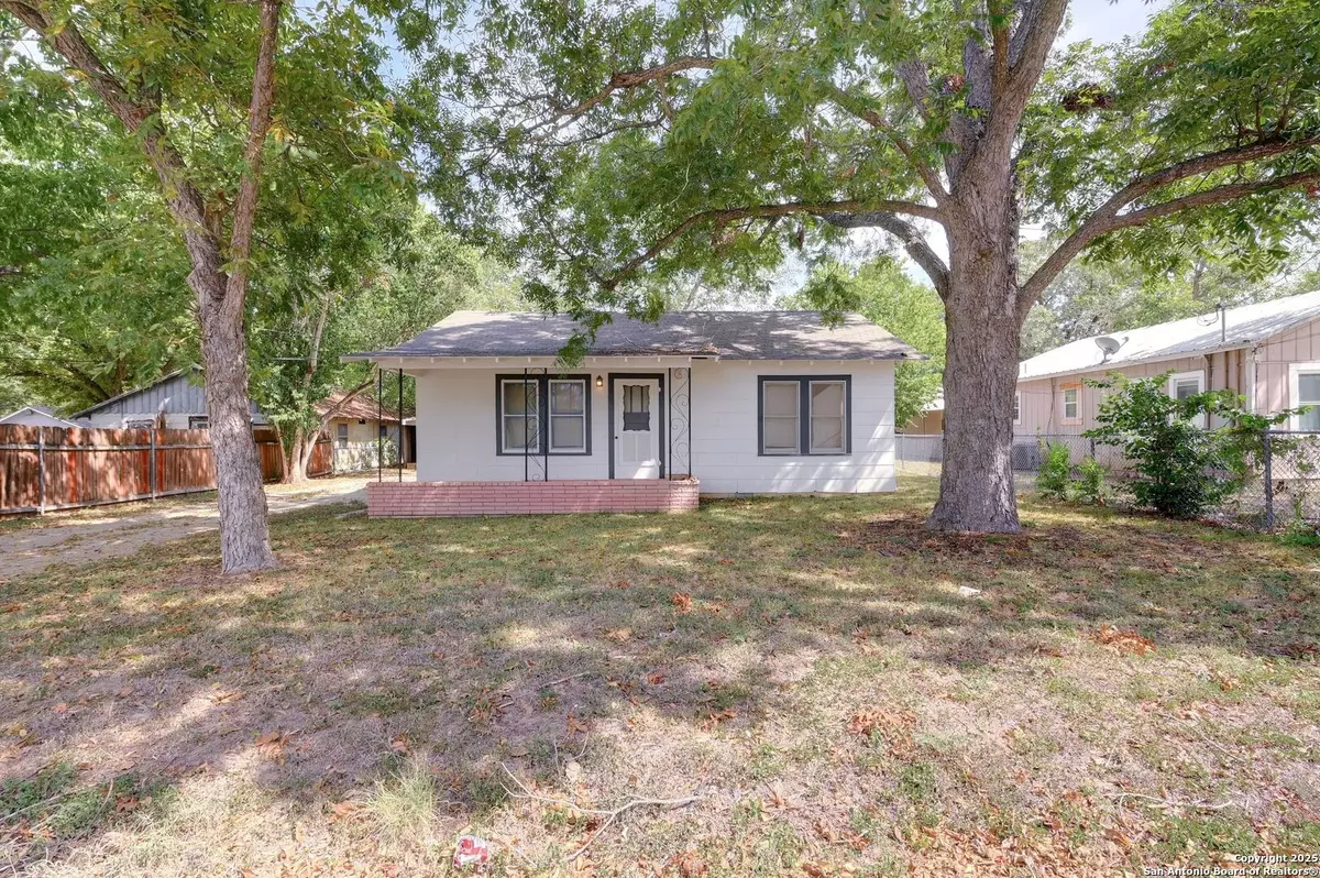 Seguin, TX 78155,815 Pecan