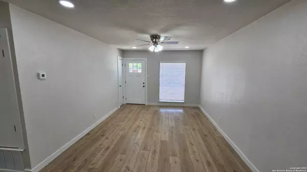 San Antonio, TX 78227,6750 Middle Oaks