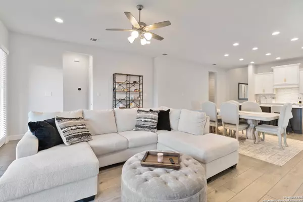 Castroville, TX 78009,149 Red Oak