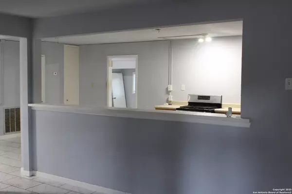 Devine, TX 78016,400 Mockingbird Ln