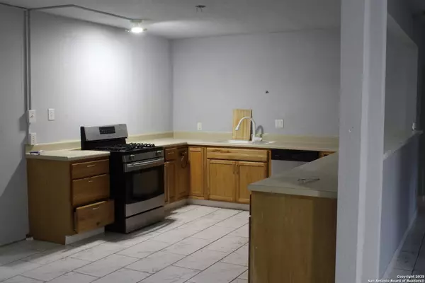 Devine, TX 78016,400 Mockingbird Ln