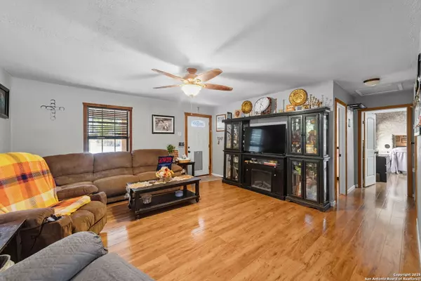 Lytle, TX 78052,14935 Adams