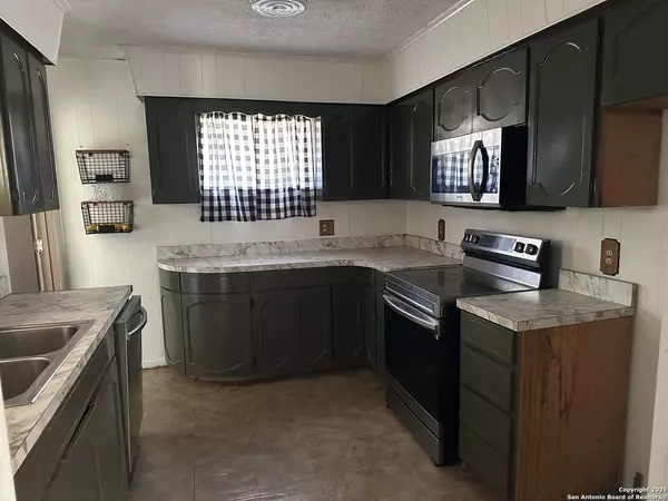 Asherton, TX 78827,168 6th