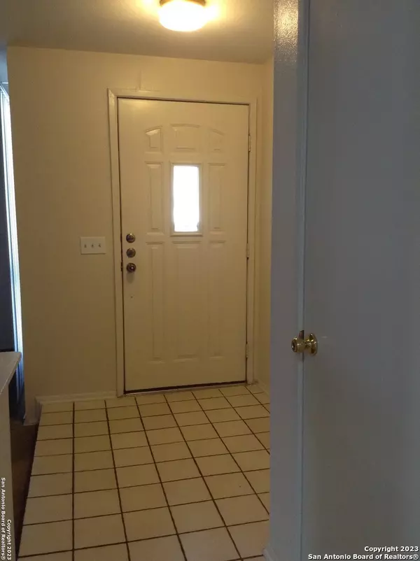 Live Oak, TX 78233-2407,12648 KING OAKS DR