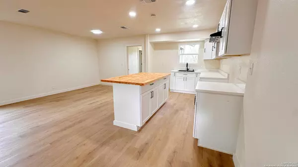 San Antonio, TX 78224,1223 W Mally