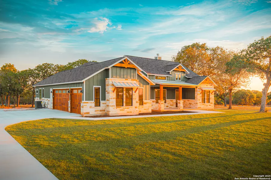 136 Hondo Ridge, La Vernia, TX 78121