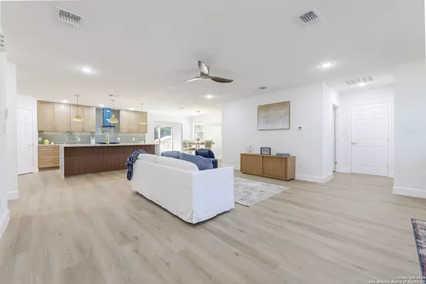 San Antonio, TX 78209,106 Irvington