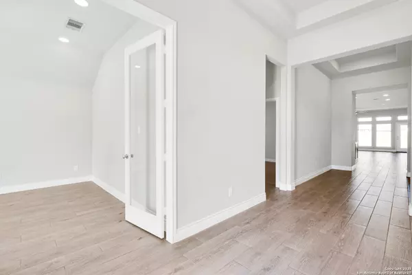 Seguin, TX 78155,1920 Edgecreek