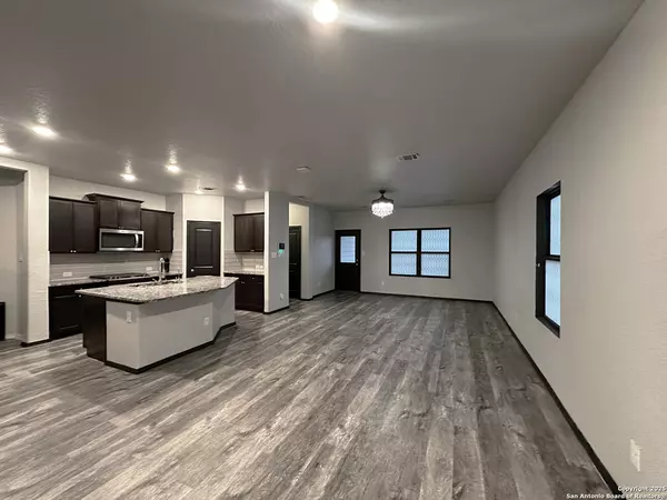 Converse, TX 78109,3826 Carducci