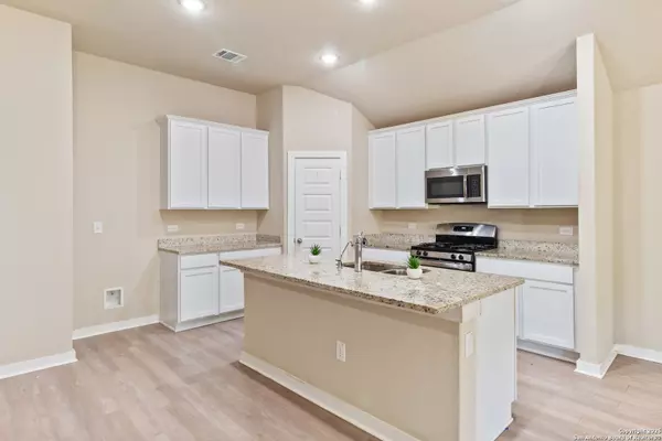 San Antonio, TX 78253,12307 Tower Forest