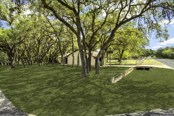 San Antonio, TX 78255,8818 Apache Trl