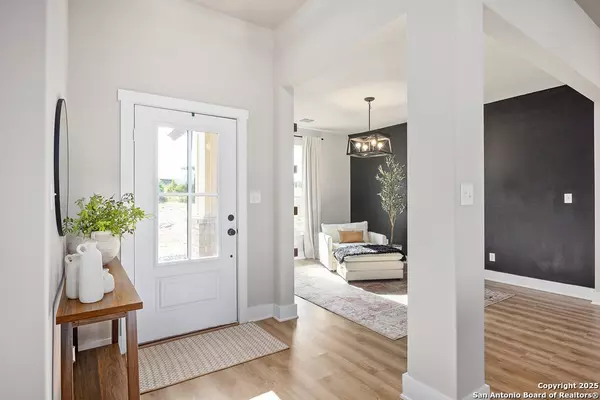 Kerrville, TX 78028,135 Lone Oak