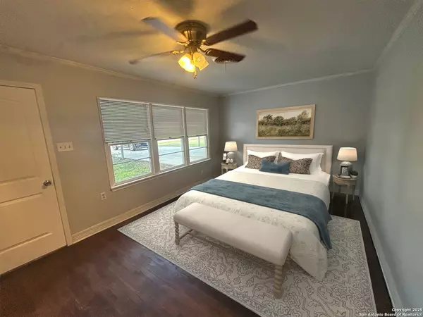 Vidor, TX 77662,850 Orange