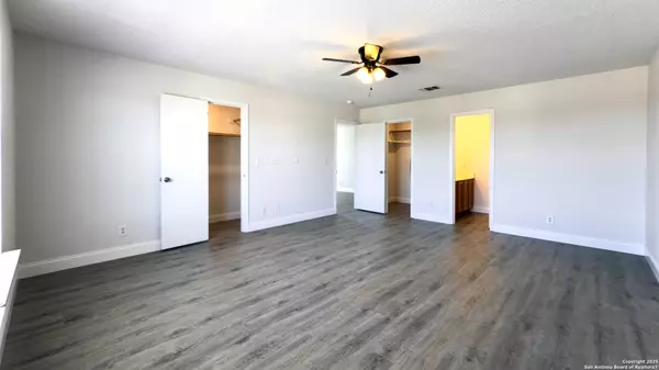 San Antonio, TX 78245,9646 Sandflat