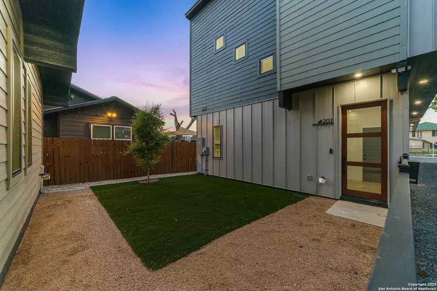 107 Harding Place #201 UNIT 201, San Antonio, TX 78203