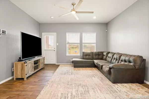 Floresville, TX 78114,133 Middle Green Loop