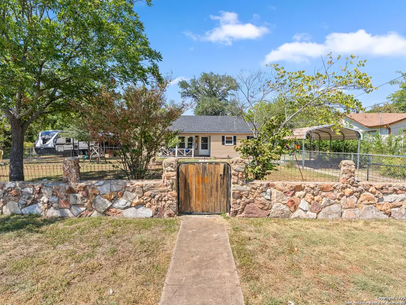 608 Ross, Kerrville, TX 78028