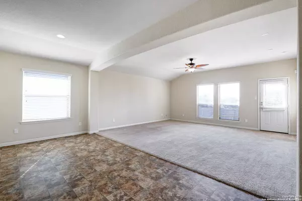 Converse, TX 78109,4931 Badland Beacon