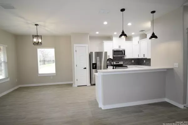 Von Ormy, TX 78073,5961 Prairie Rd UNIT 1