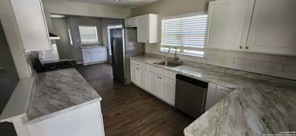 La Vernia, TX 78121-4732,112 BLUEBONNET RD