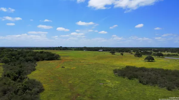 1922 County Road 407, Yoakum, TX 77995