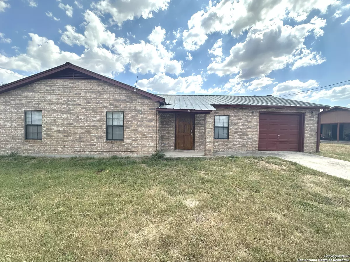 Devine, TX 78016,508 N Washington