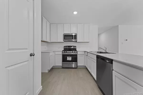 San Antonio, TX 78227,7622 Bohemian Grove