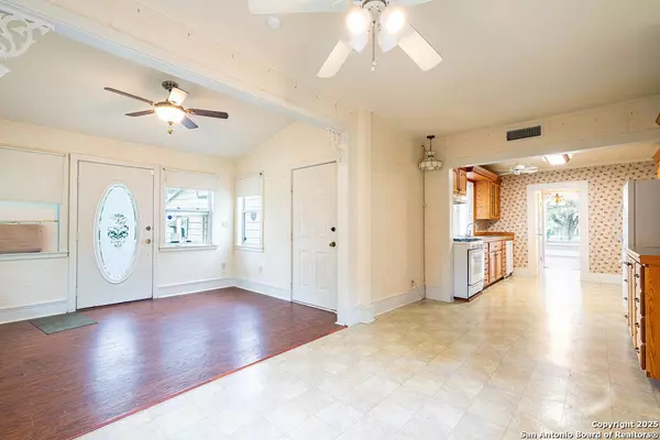 Beeville, TX 78102,711 Lott