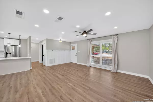 Pleasanton, TX 78064,1120 maia