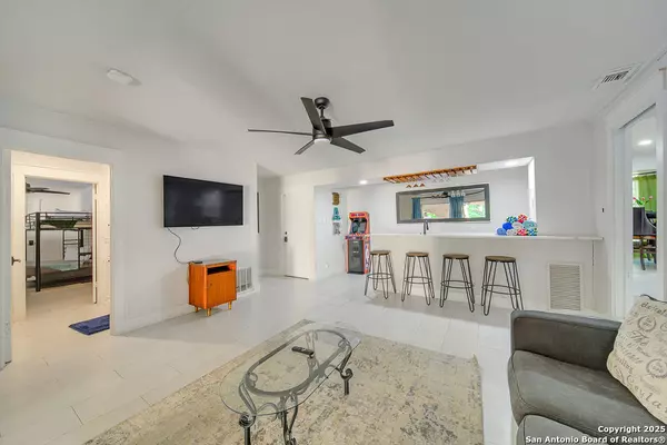 Castle Hills, TX 78213,605 Squires