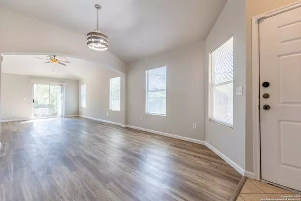 San Antonio, TX 78245,9802 Vandenberg Way