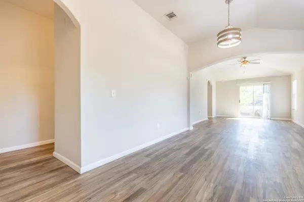 San Antonio, TX 78245,9802 Vandenberg Way