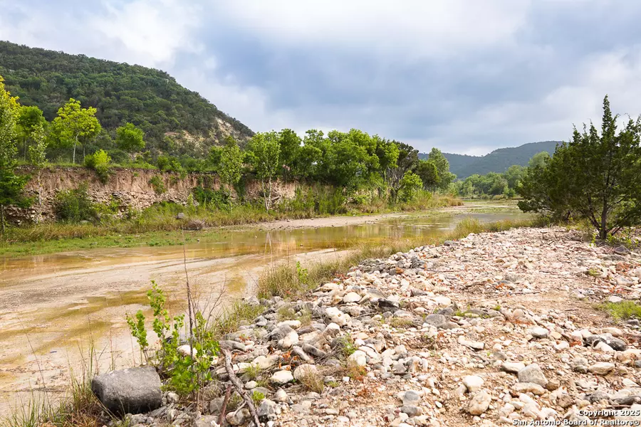 35298 Fm 187, Vanderpool, TX 78885