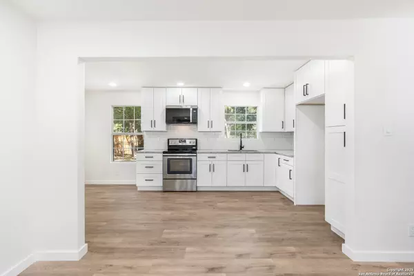 San Antonio, TX 78213,335 Edgebrook LN