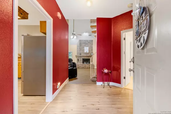 San Antonio, TX 78250,8307 Timber Cabin