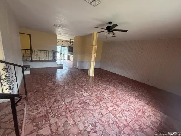 Laredo, TX 78046,205 Sunset Loop