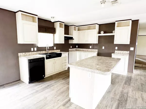 Jourdanton, TX 78026,808 Pecan