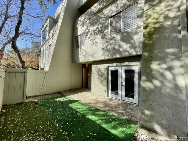 3103 Eisenhauer UNIT J3, San Antonio, TX 78209