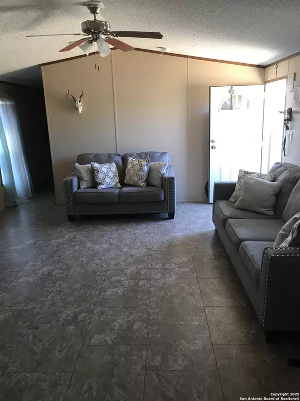 Devine, TX 78016,675 County Road 2814