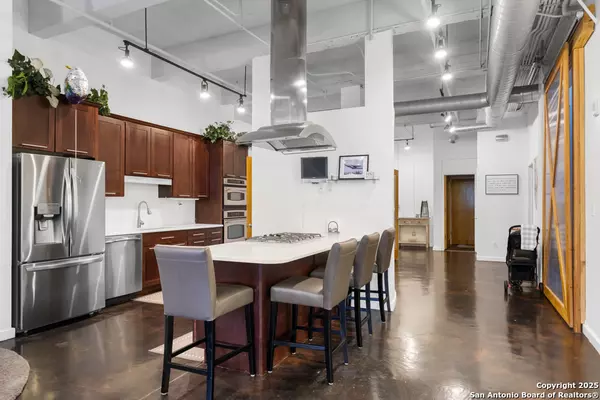 1339 Flores UNIT 203, San Antonio, TX 78204